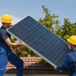 Asystent monterow paneli slonecznych